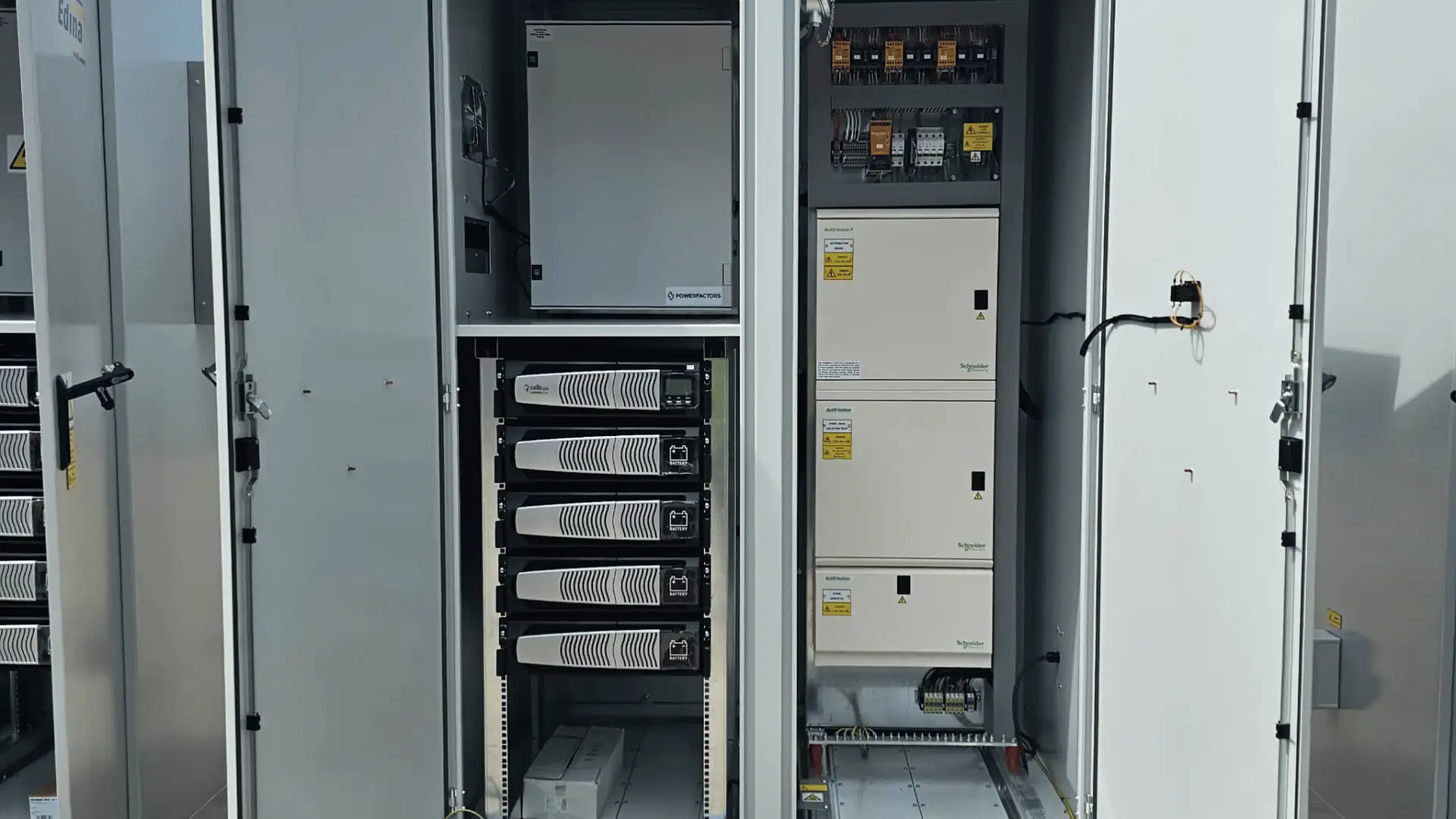  Foto zu Outdoor-Rated Control Panels for BESS Applications 